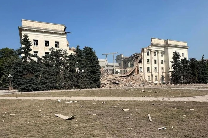 Росіяни знищили будівлю Херсонської ОДА