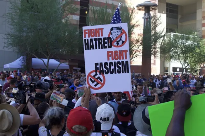 Amerikaner werden Trump mit großflächigen Protesten zu seinem Geburtstag begrüßen