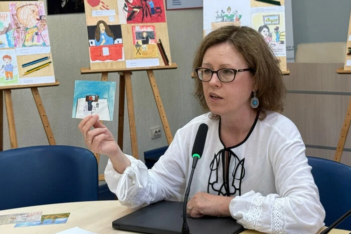 «Я – з родини журналістів»: Національна спілка журналістів України презентувала серію листівок до Дня журналіста