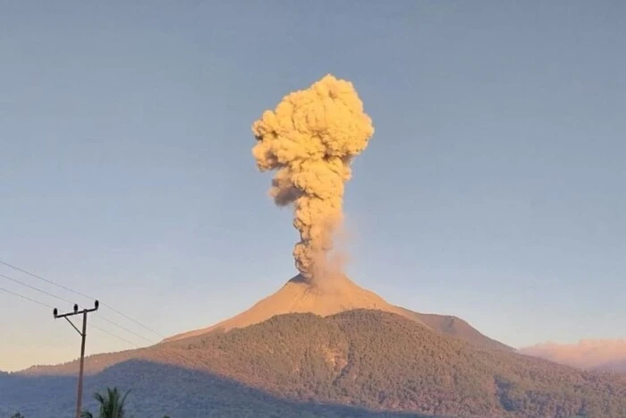 W Indonezji obudził się wulkan Lewotobi Laki-Laki