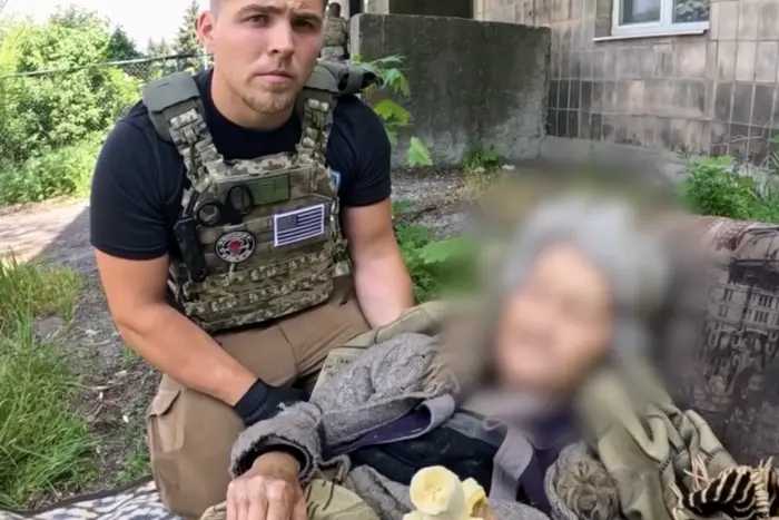 Пролежала два тижні без їжі. Поліцейські евакуювали мешканку Покровська