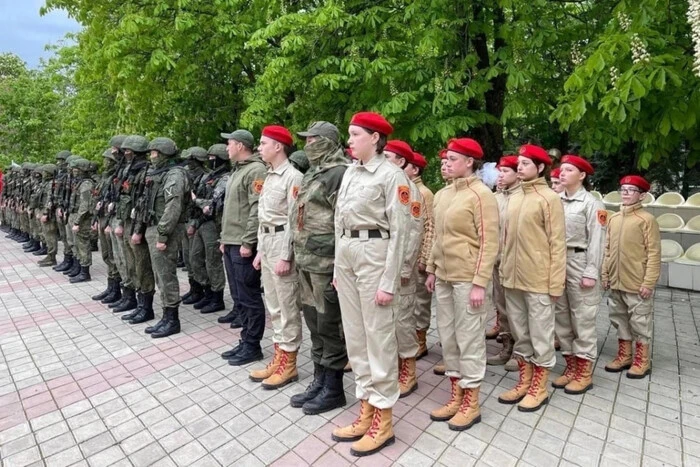 Russland plant die Einrichtung militärischer Lager für Mädchen in den besetzten Gebieten der Ukraine – CNS