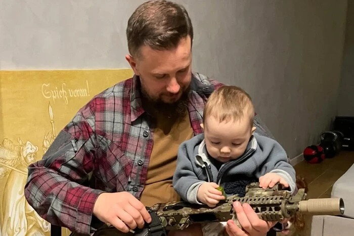Білецький розповів, як виховує трирічного сина