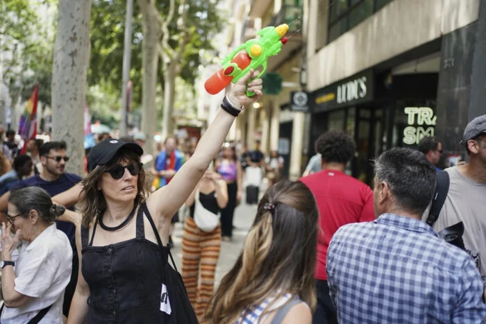 Die Spanier haben zu einer ungewöhnlichen Methode gegen die Flut von Touristen gegriffen