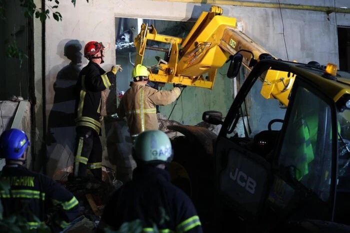 In Luzk wurden die Such- und Rettungsarbeiten abgeschlossen: Der Körper eines Mädchens wurde aus den Trümmern geborgen