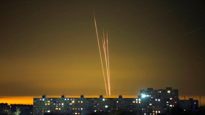 Der Feind hat einen Raketenangriff auf Charkiw verübt: beschädigte Häuser