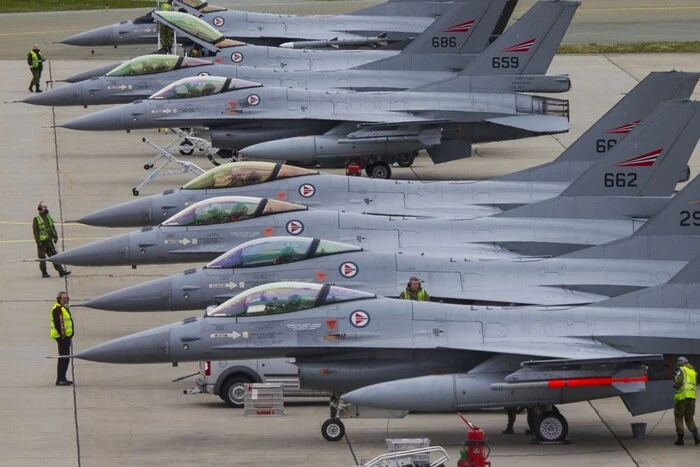 Нідерланди передадуть Україні F-16: деталі