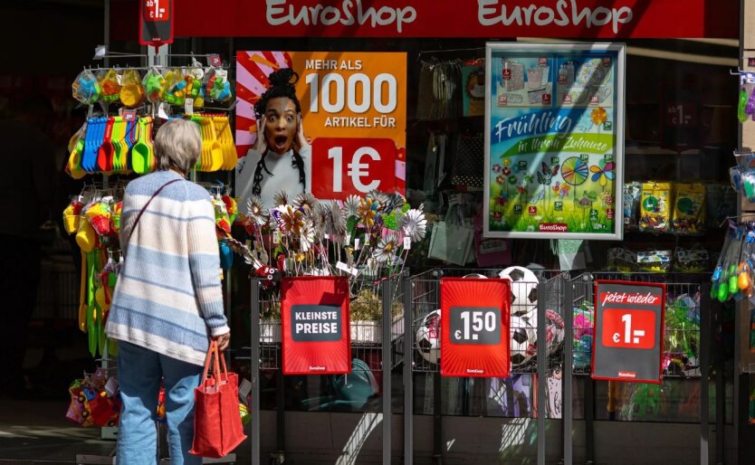 Инфляция в еврозоне впервые за восемь месяцев опустилась ниже 2%