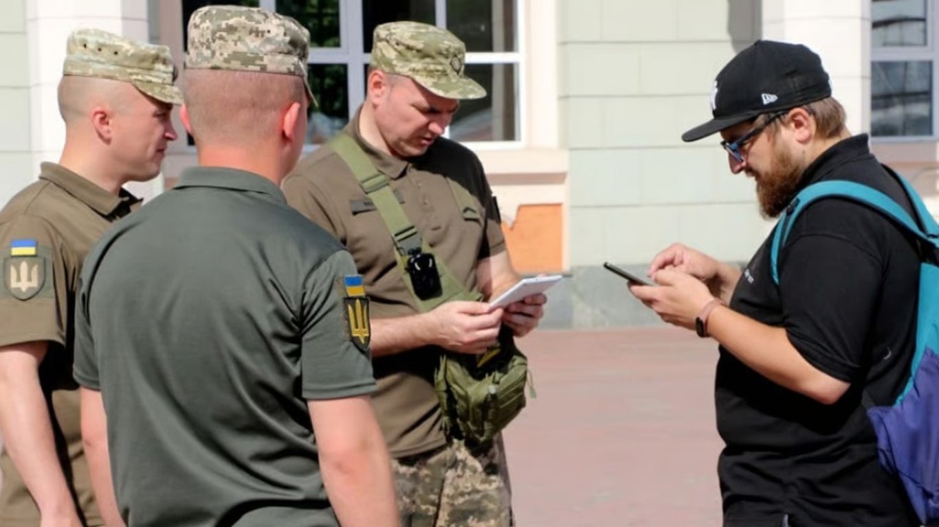 Військовий прокоментував останні удари РФ по ТЦК