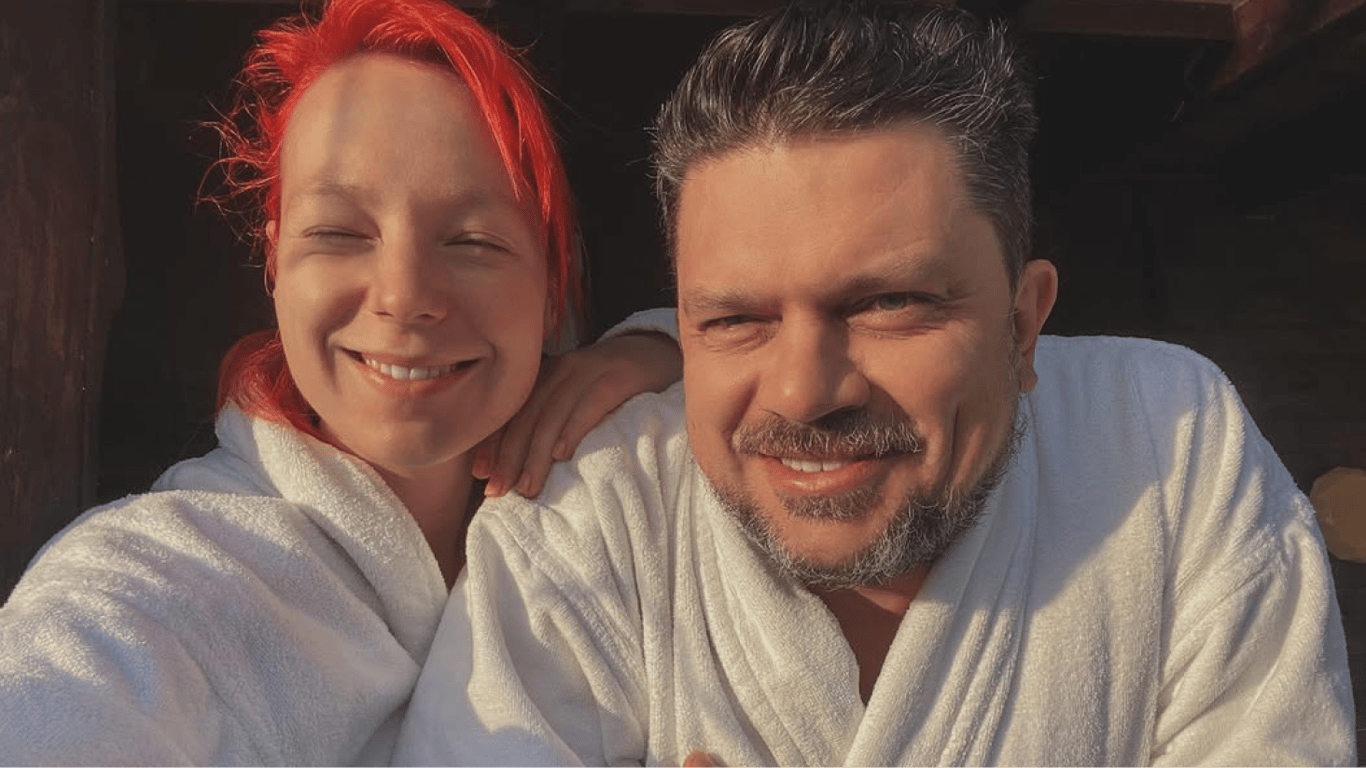 Tarabarova delighted with photos with her husband abroad