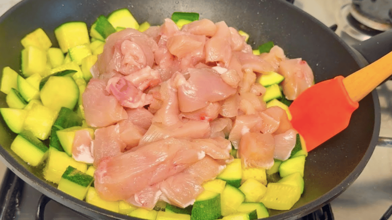 Самый вкусный ужин 'по-домашнему' — из кабачков и мяса за 20 минут
