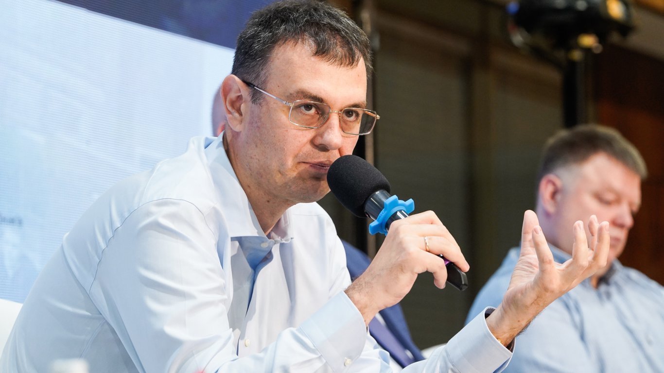 Hetmancev answered whether the state should finance insurance