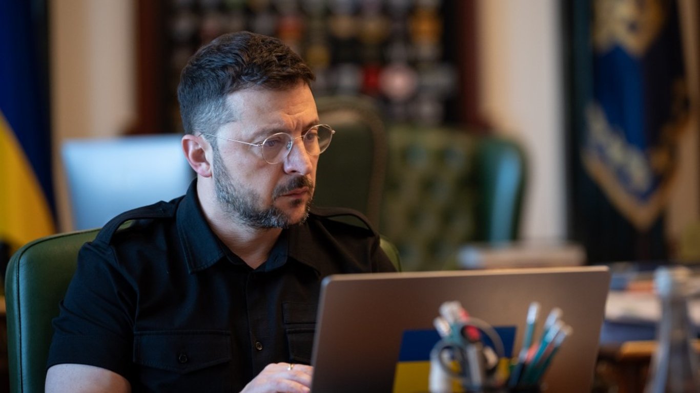 Зеленський після наради з Умєровим пообіцяв зміни в обороні