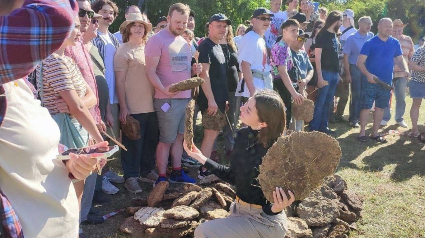 In Russia, they threw cow dung - the essence of 'screpy' competitions