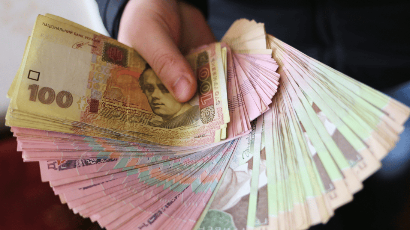 13-ta pensja na Ukrainie — komu wypłacą roczną premię w 2025
