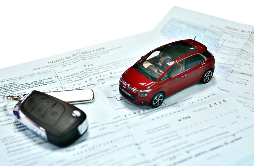 Überprüfung in der Datenbank wird nicht retten: Fahrer wurde erklärt, warum sie eine Versicherungspolice mit sich führen müssen
